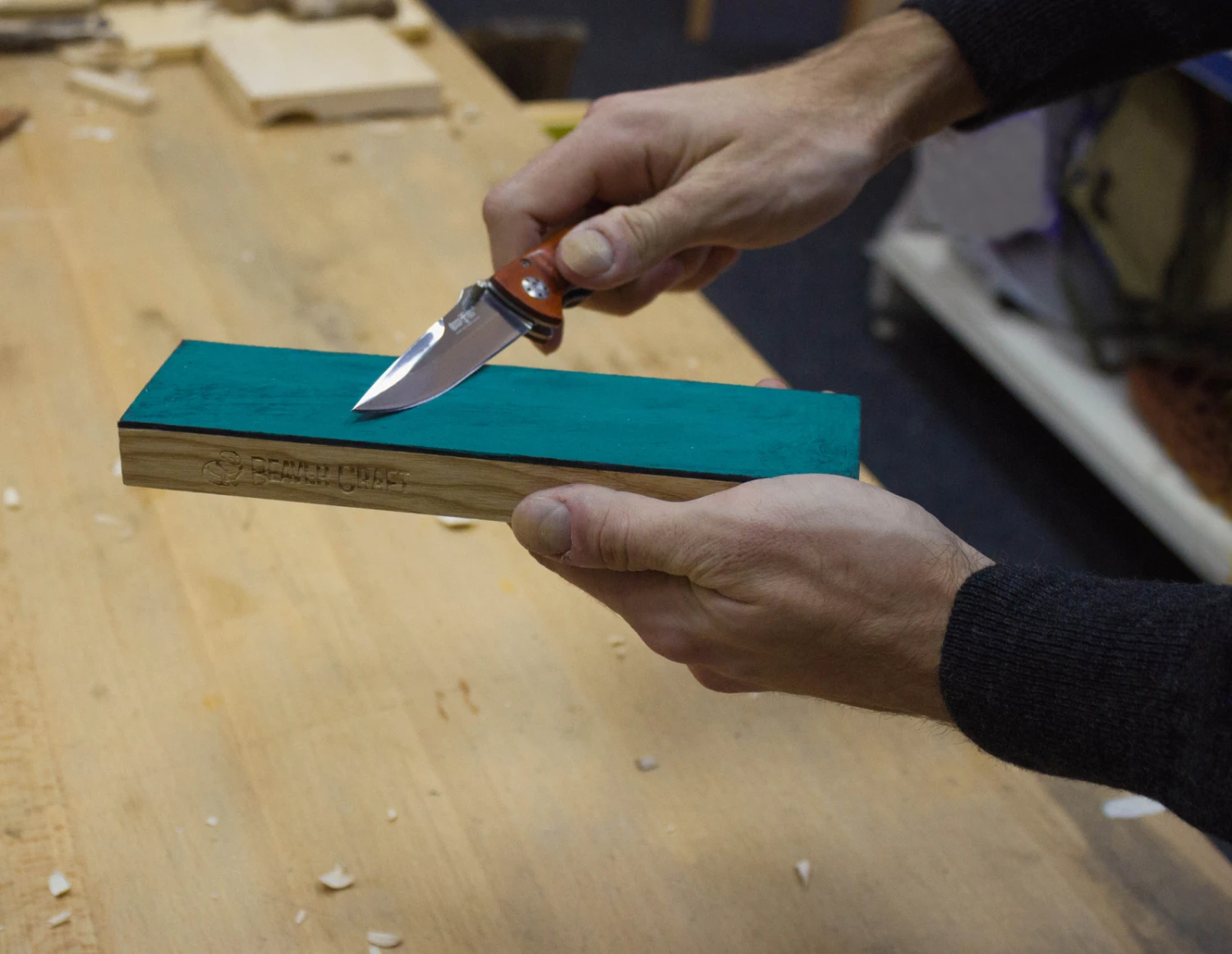 BeaverCraft LS4P1 – One-Sided Leather Paddle Strop With P01 Polishing Compound 4 BeaverCraft LS4P1 – One-Sided Leather Paddle Strop With P01 Polishing Compound - Image 2