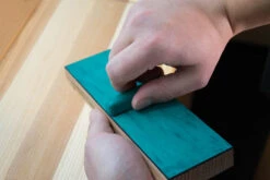 BeaverCraft LS4P1 – One-Sided Leather Paddle Strop With P01 Polishing Compound