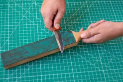 BeaverCraft LS6P1 – Dual-Sided Leather Paddle Strop With P01 Polishing Compound 7 BeaverCraft LS6P1 – Dual-Sided Leather Paddle Strop With P01 Polishing Compound -Knives Store BVCLS6P1 2