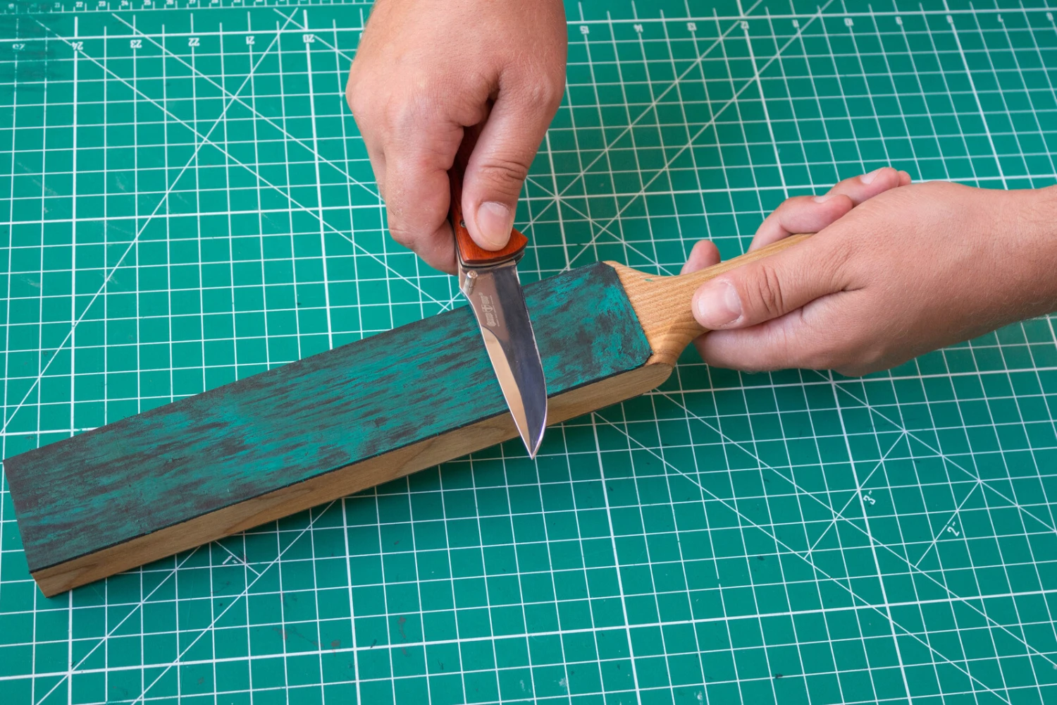 BeaverCraft LS6P1 – Dual-Sided Leather Paddle Strop With P01 Polishing Compound 5 BeaverCraft LS6P1 – Dual-Sided Leather Paddle Strop With P01 Polishing Compound - Image 3