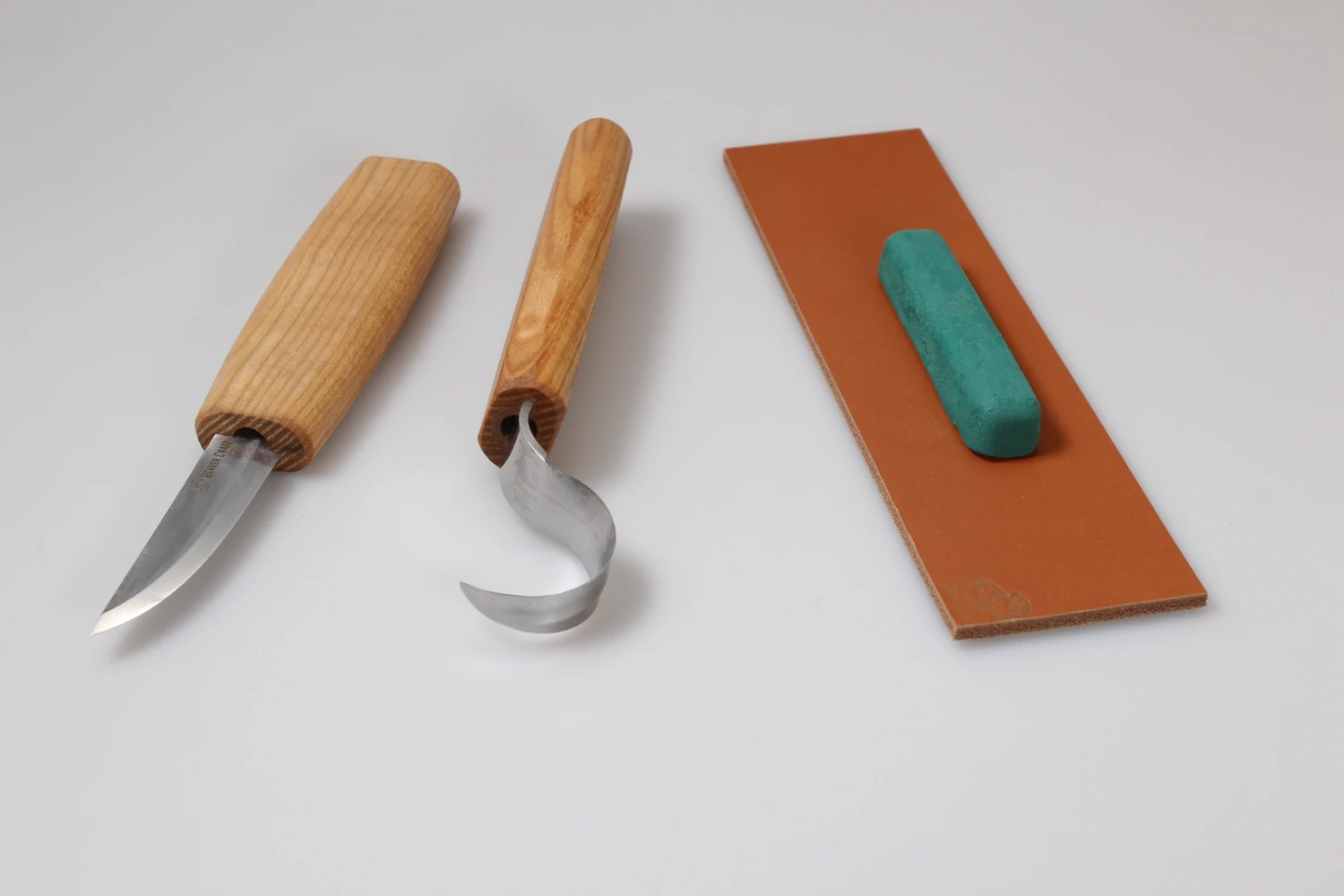 BeaverCraft S01 – Spoon Carving Tool Set (2 Knives + Accessories) 3 BeaverCraft S01 – Spoon Carving Tool Set (2 Knives + Accessories) - Image 2