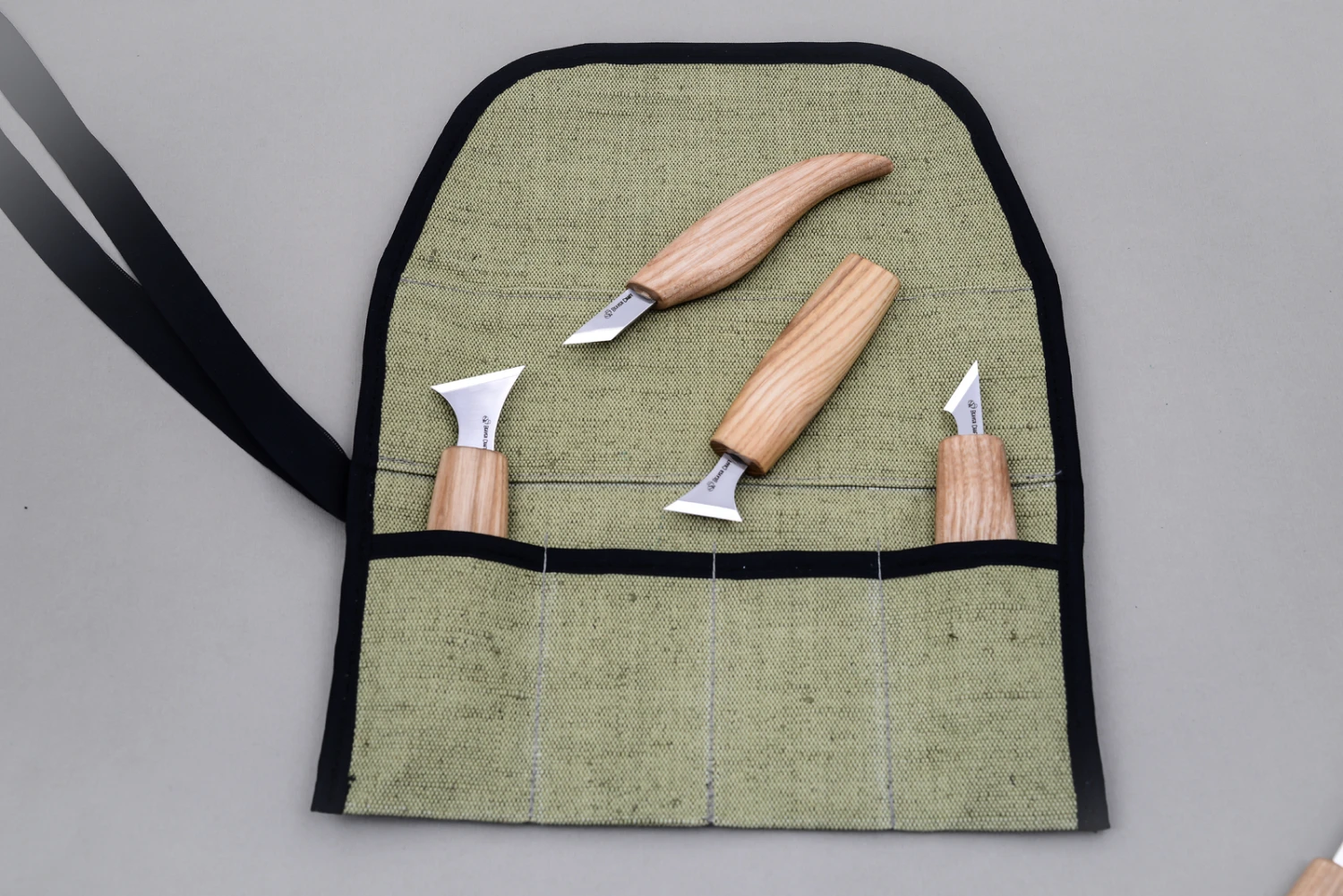 BeaverCraft S05 – Geometric Carving Tool Set (4 Knives In Roll) 5 BeaverCraft S05 – Geometric Carving Tool Set (4 Knives In Roll) - Image 3